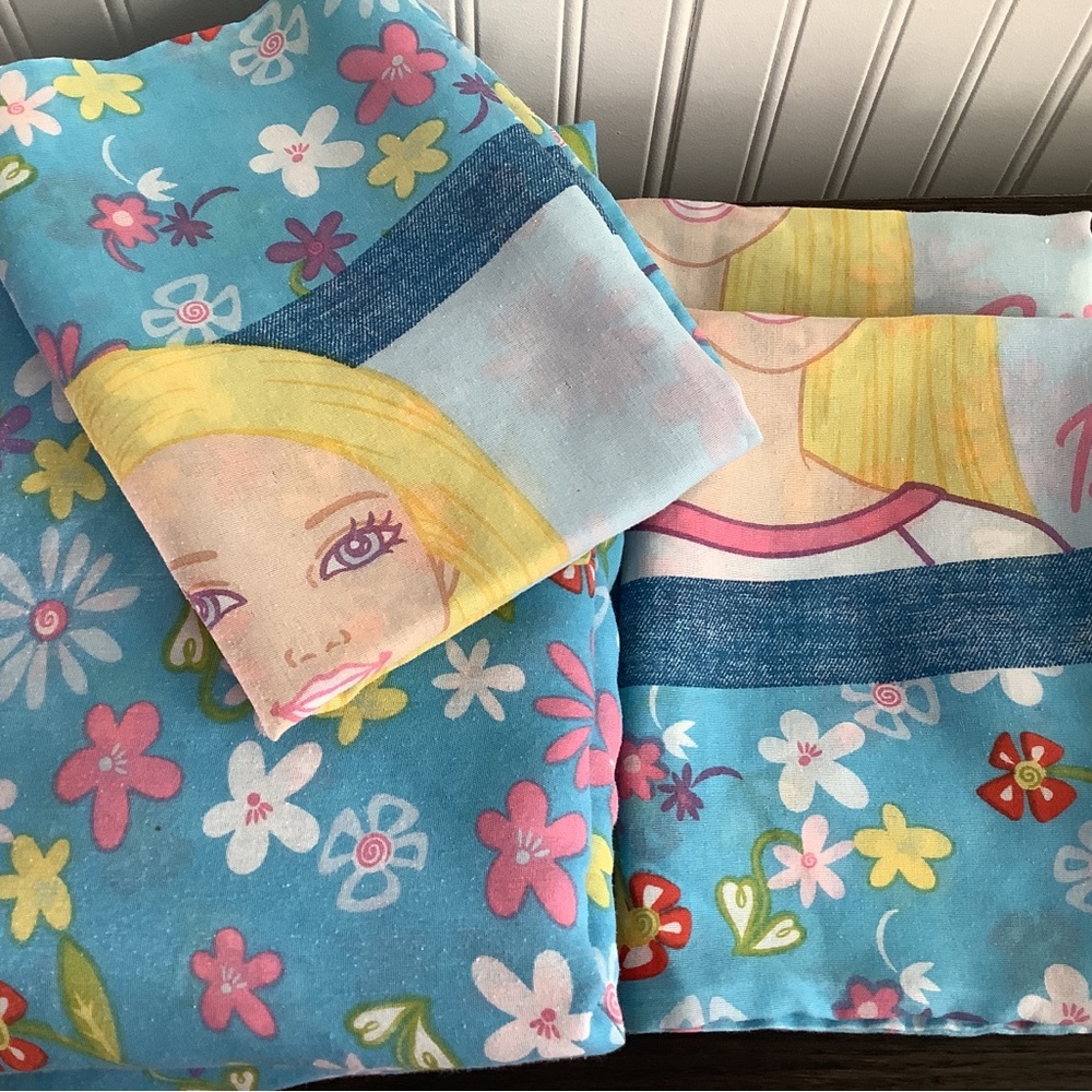 Vintage Barbie  Full/Queen Flat Sheet with 3 matching pillowcases. 1995